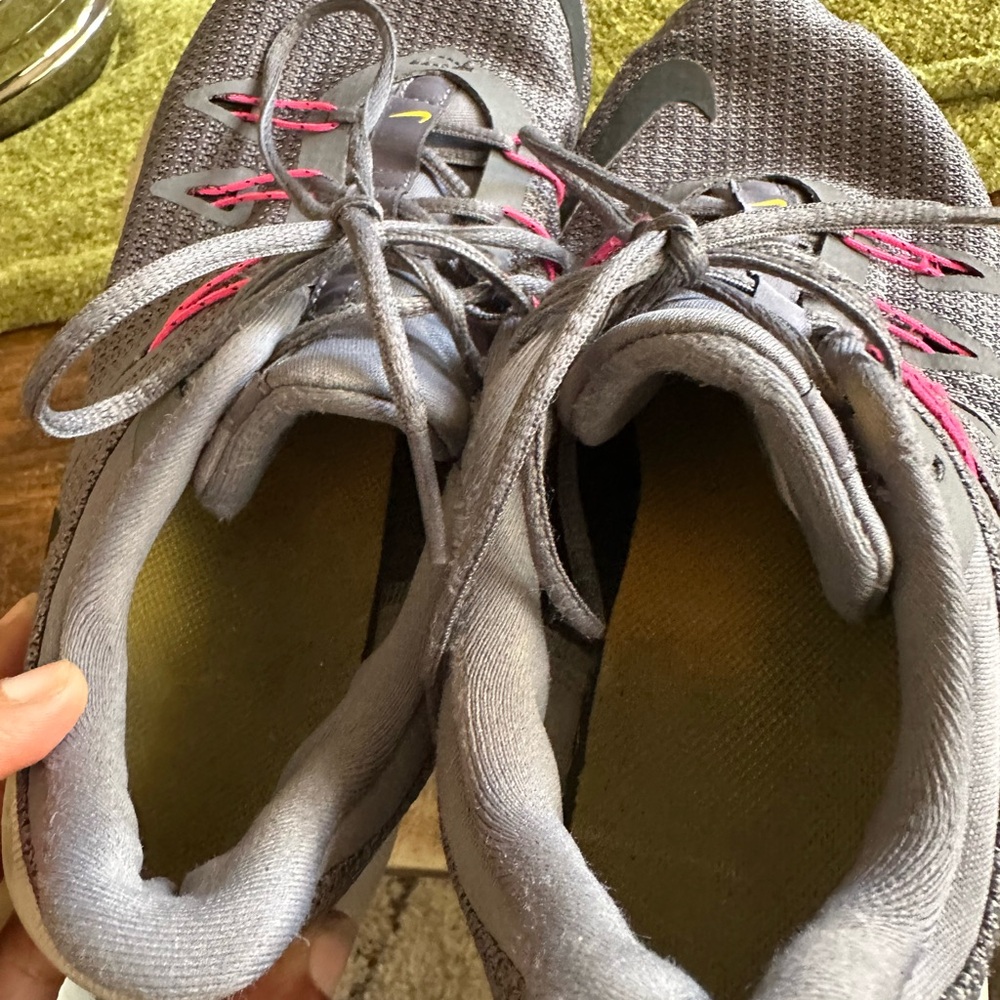 Nike Women Sz 8 Quest 2‎ AA7412-003 Gray & Pink Athletic Running Shoes Sneakers - Picture 11 of 12
